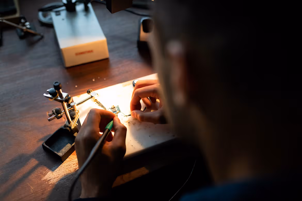 How Mechanical Movements Are Assembled: Inside the Watchmaker's Workshop